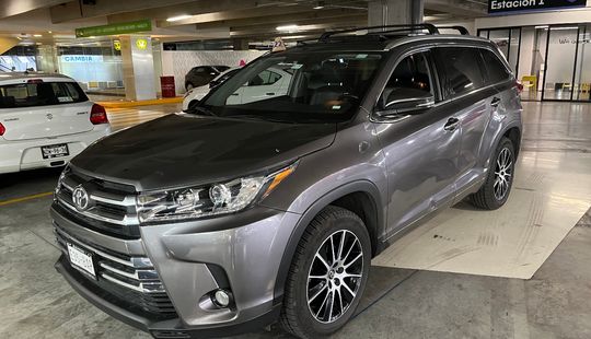 Toyota • Highlander