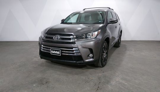 Toyota • Highlander