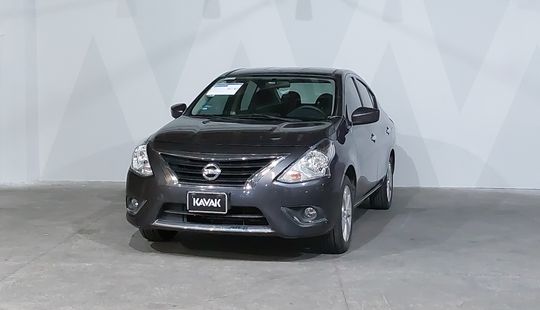 Nissan • Versa