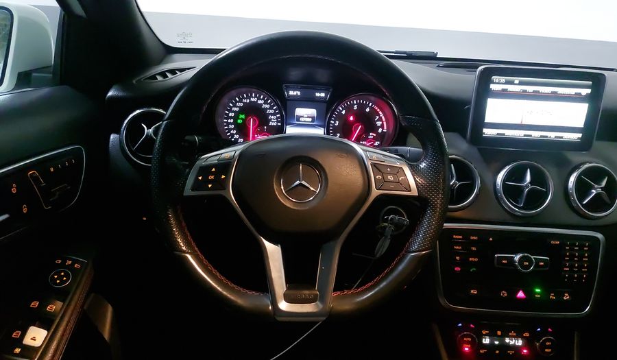 Mercedes Benz Clase Gla 2.0 GLA 250 CGI SPORT STECH PAN Suv 2015