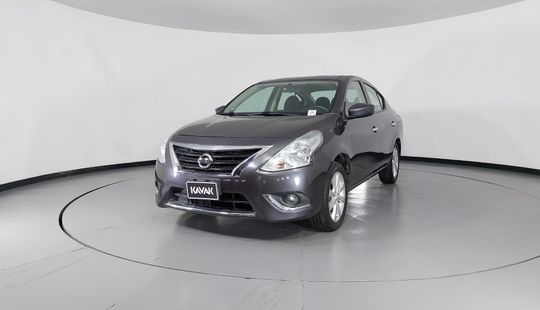 Nissan • Versa