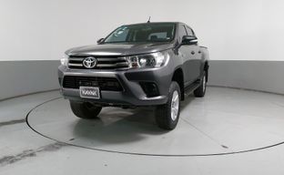 Toyota • Hilux