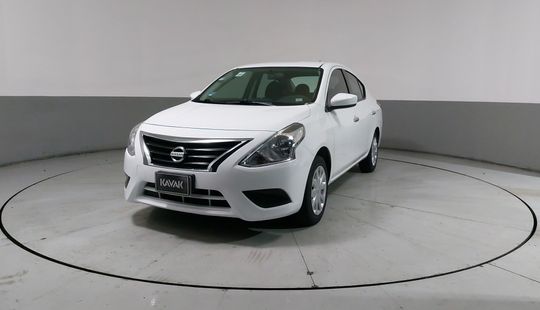 Nissan • Versa