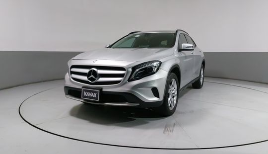 Mercedes Benz • Clase GLA