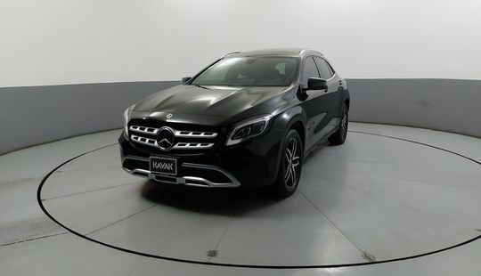 Mercedes Benz • Clase GLA