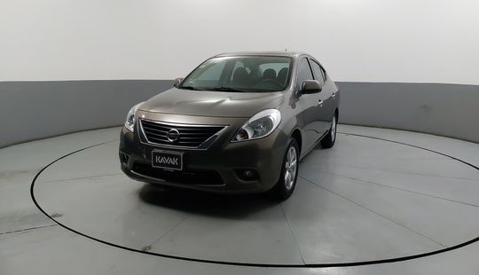 Nissan • Versa