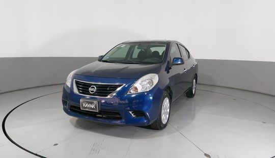 Nissan • Versa