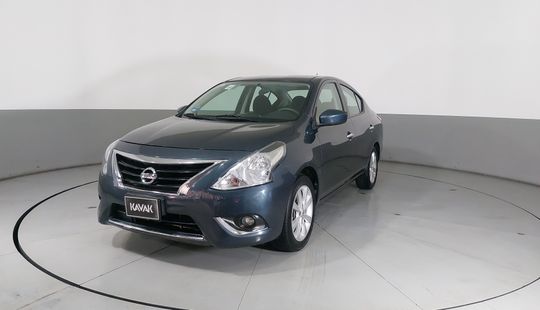 Nissan • Versa