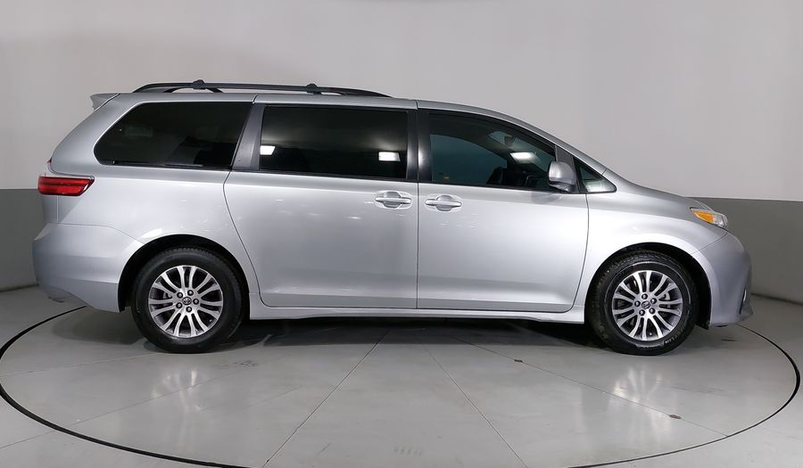 Toyota Sienna 3.5 XLE AUTO Minivan 2019