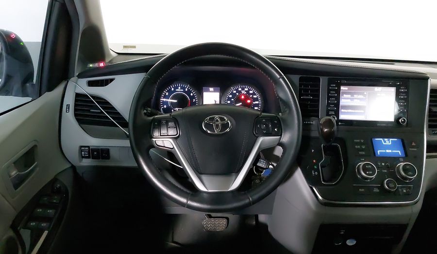 Toyota Sienna 3.5 XLE AUTO Minivan 2019