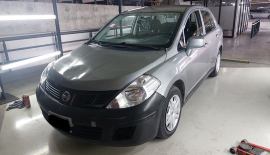 Nissan • Tiida