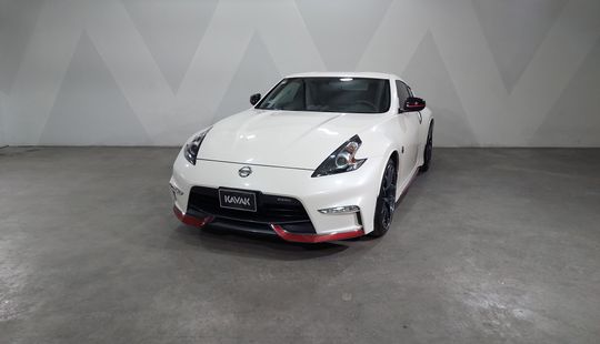 Nissan • 370Z