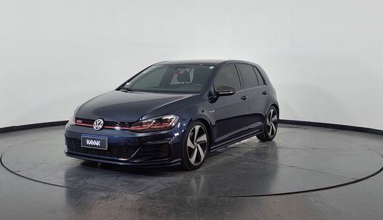 Volkswagen • Golf