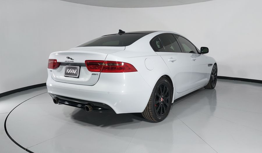 Jaguar Xe 2.0 PURE TECH AUTO Sedan 2016