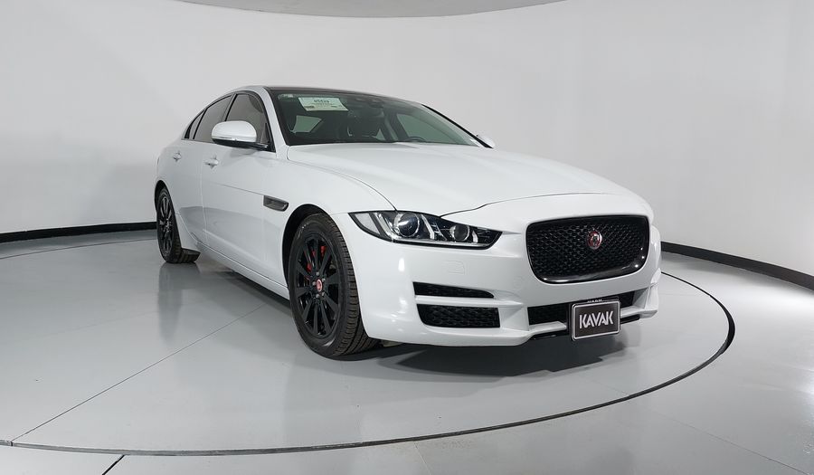 Jaguar Xe 2.0 PURE TECH AUTO Sedan 2016