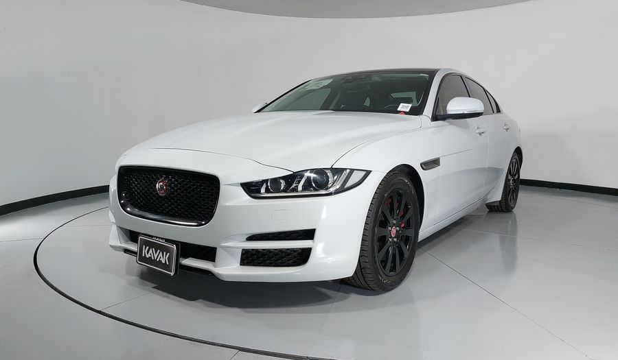 Jaguar Xe 2.0 PURE TECH AUTO Sedan 2016