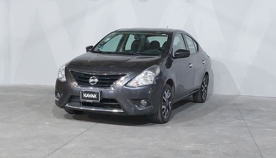 Nissan • Versa