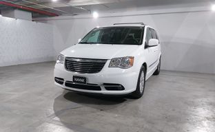 Chrysler • Town & Country