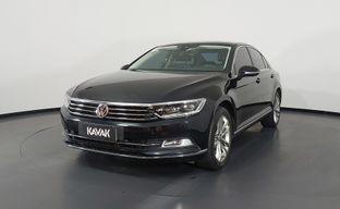 Volkswagen • Passat