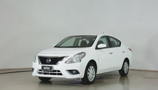 Nissan • Versa