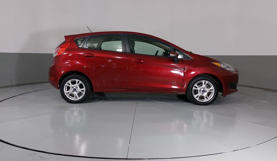 Ford Fiesta 1.6 SE MT Hatchback 2016