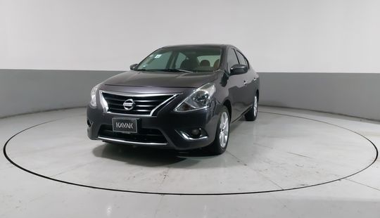 Nissan • Versa