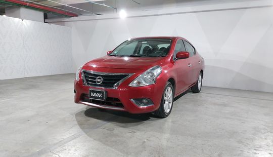 Nissan • Versa