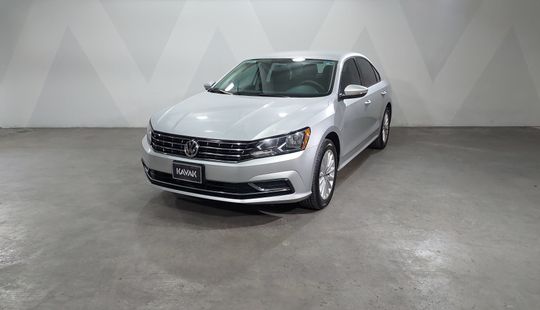 Volkswagen • Passat