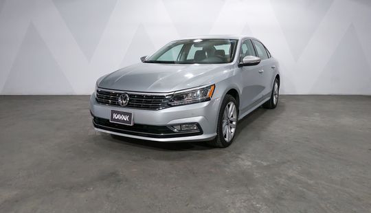 Volkswagen • Passat