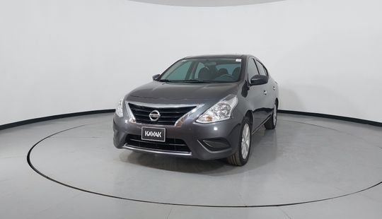 Nissan • Versa