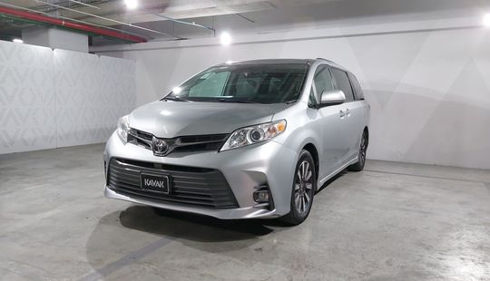 Toyota • Sienna