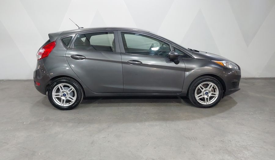 Ford Fiesta 1.6 SE MT Hatchback 2017