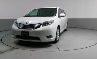 Toyota • Sienna