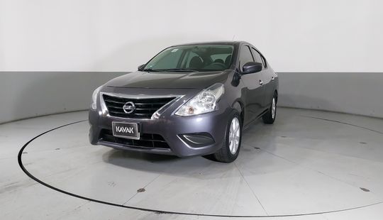 Nissan • Versa