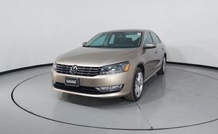 Volkswagen • Passat