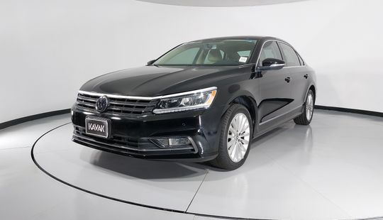 Volkswagen • Passat