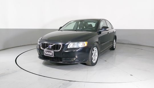 Volvo • S40