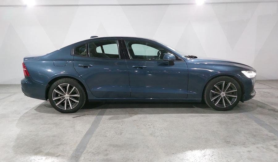 Volvo S60 2.0 B4 MHEV MOMENTUM AUTO Sedan 2022