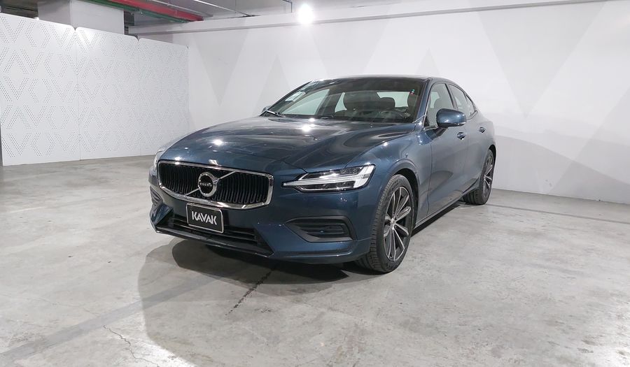 Volvo S60 2.0 B4 MHEV MOMENTUM AUTO Sedan 2022