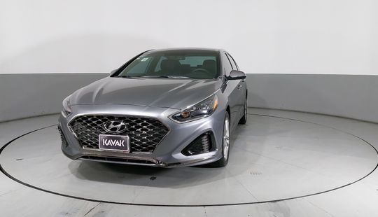 Hyundai • Sonata