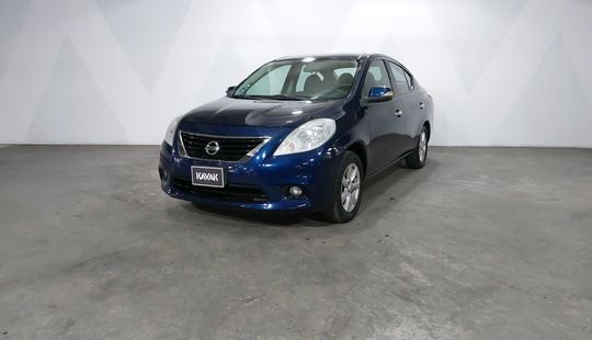 Nissan • Versa