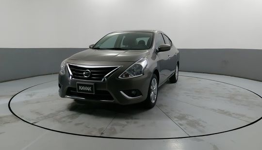 Nissan • Versa