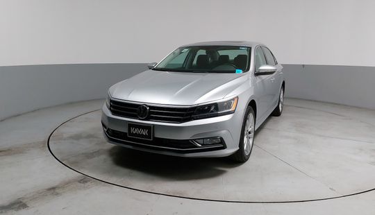 Volkswagen • Passat