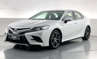 Toyota • Camry