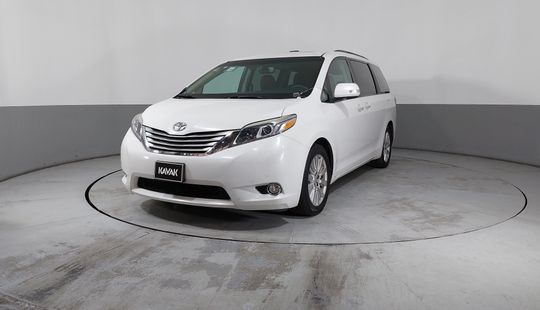 Toyota • Sienna