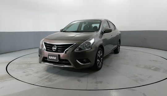 Nissan • Versa