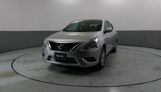 Nissan • Versa