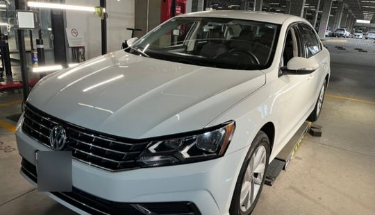 Volkswagen • Passat