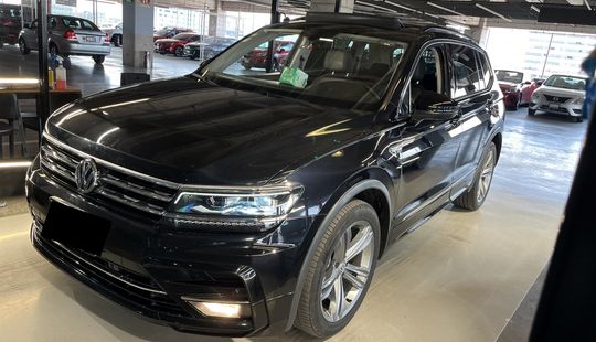 Volkswagen • Tiguan