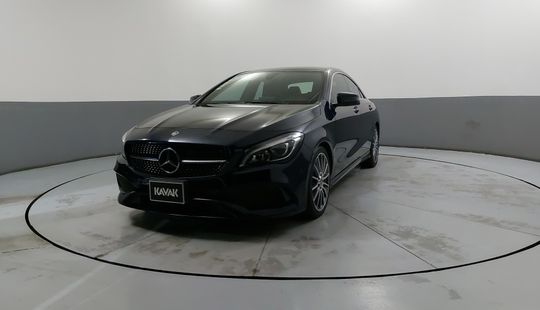 Mercedes Benz • Clase CLA